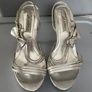 LaSonia Sandals Sz 10